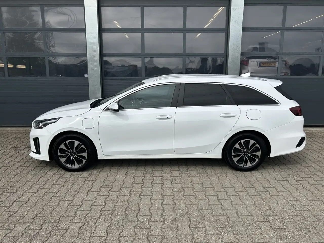 Kia Ceed 1.6 GDI PHEV 141pk DCT6 DynamicPlusLine, миниатюра 2