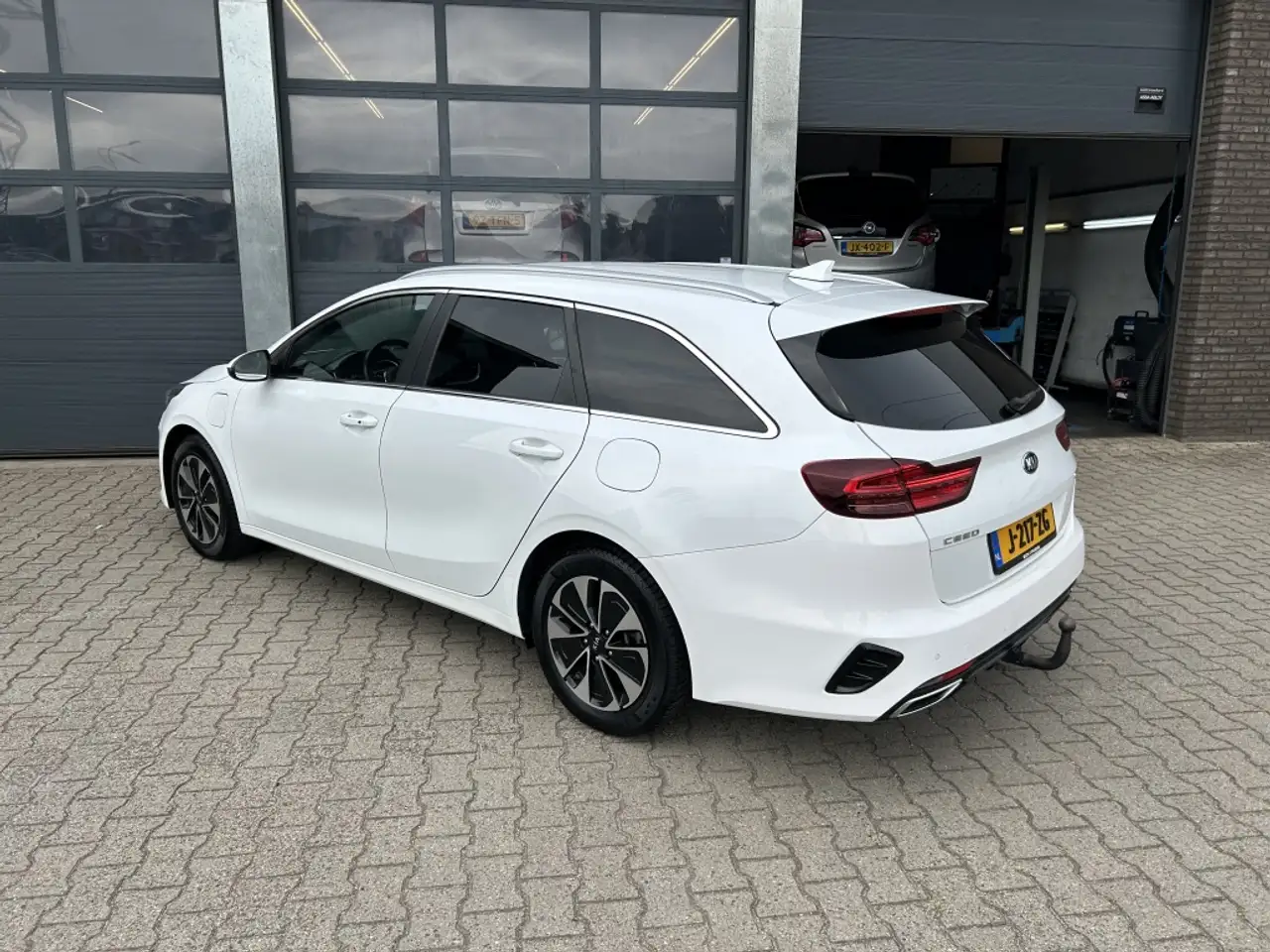 Kia Ceed 1.6 GDI PHEV 141pk DCT6 DynamicPlusLine, миниатюра 3