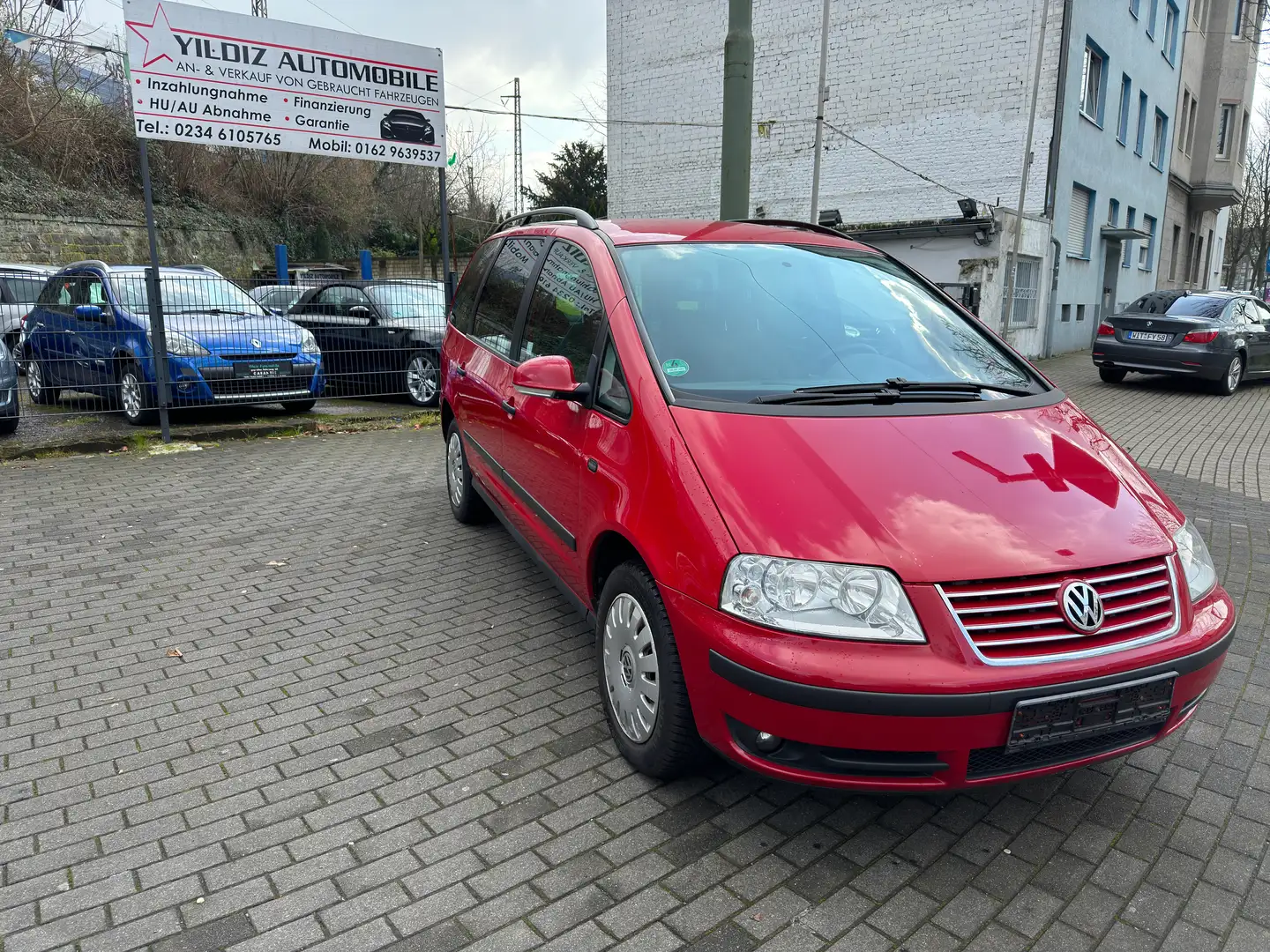 Volkswagen Sharan Trendline Rojo - 2