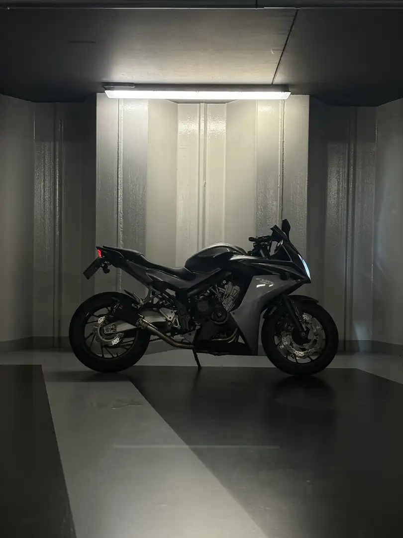 Honda CBR 650 Grau - 2