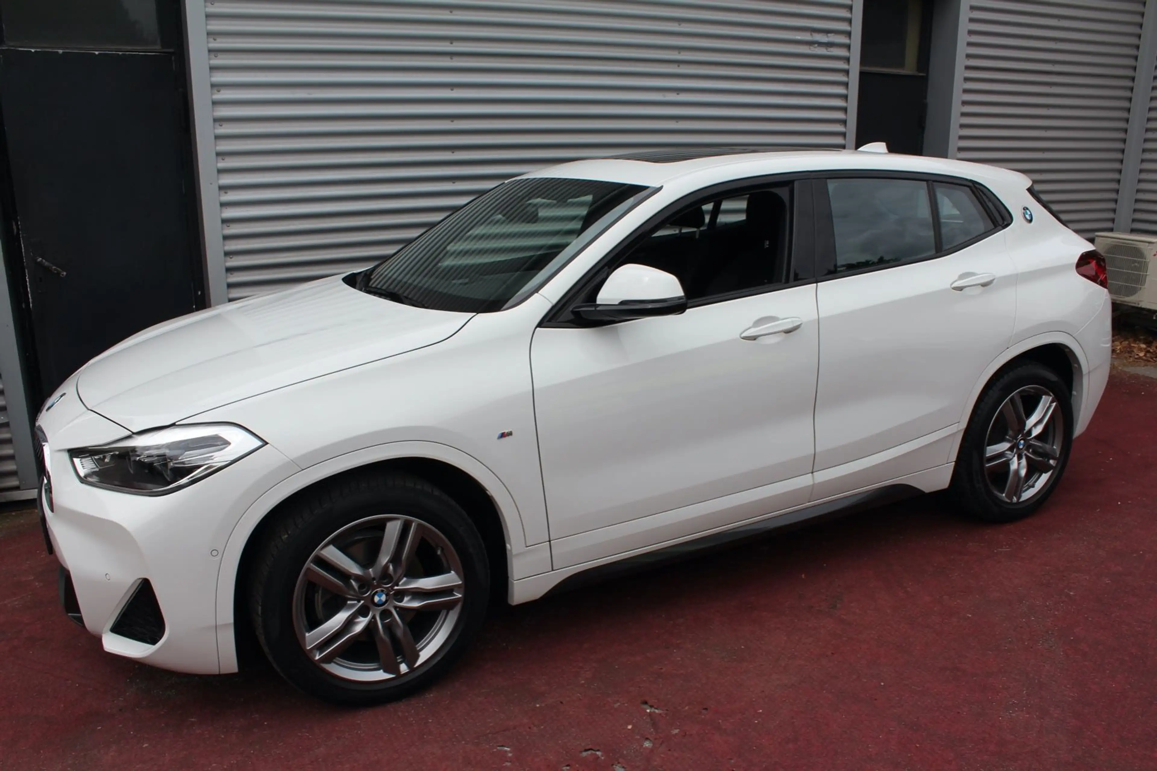 BMW X2 sDrive 18 i M SPORT KLIMA NAVI PANORAMADACH — photo 3
