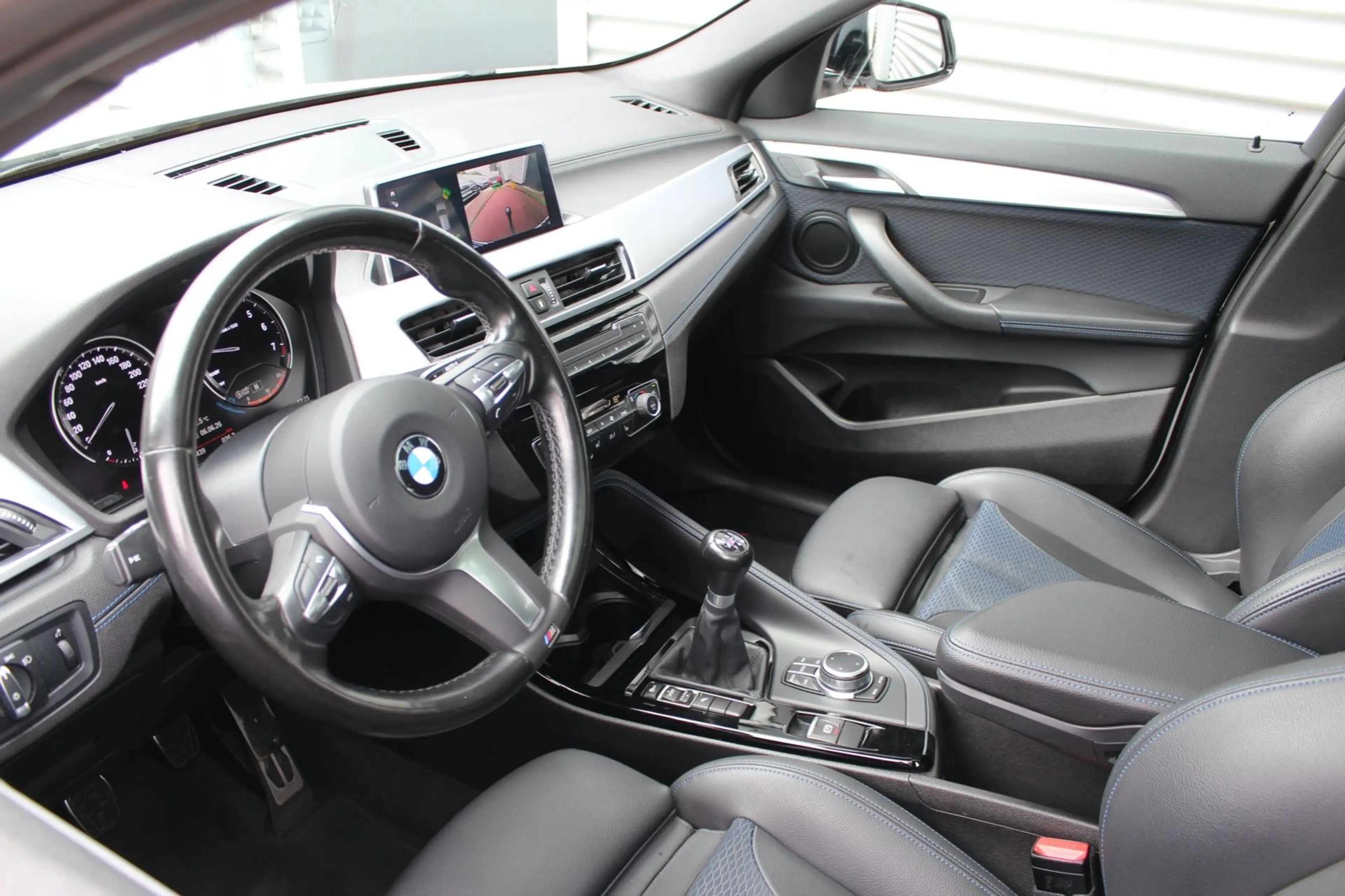 BMW X2 sDrive 18 i M SPORT KLIMA NAVI PANORAMADACH — photo 8