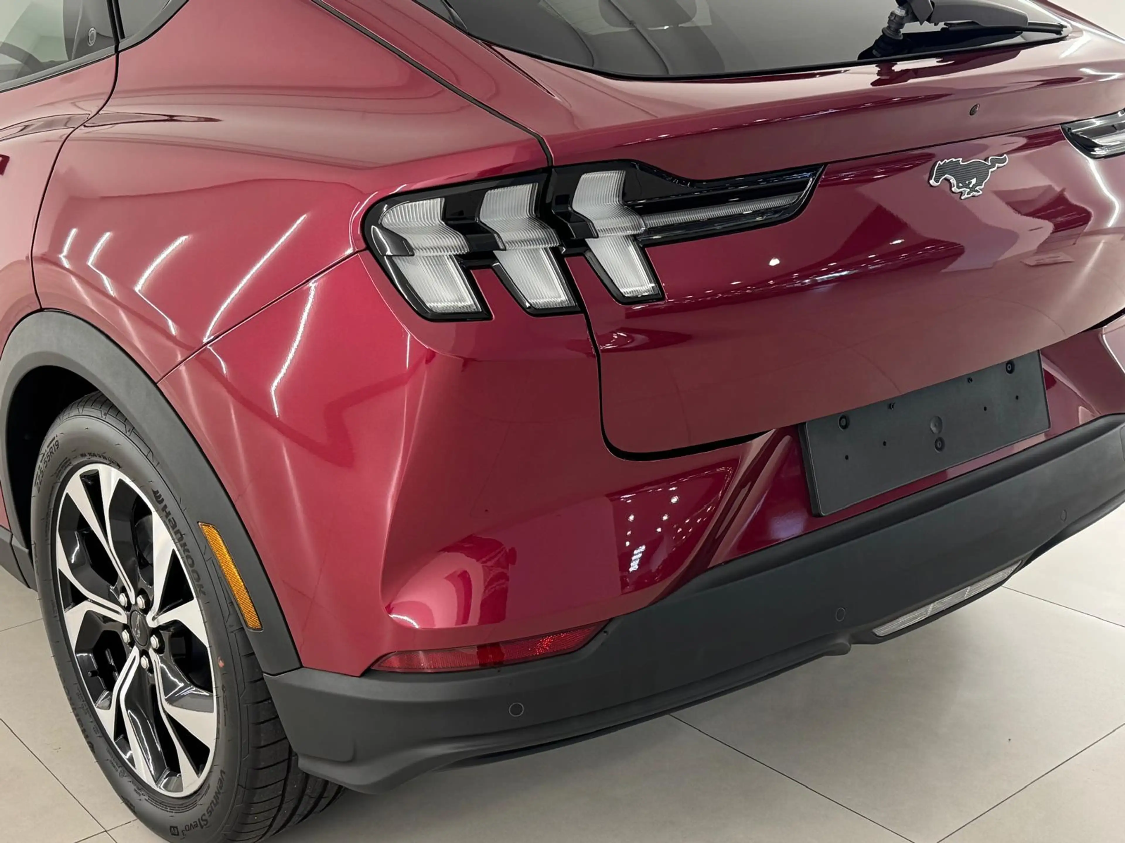 Ford Mustang Mach-E Tech Package RWD 73 kWh 19inch — photo 5