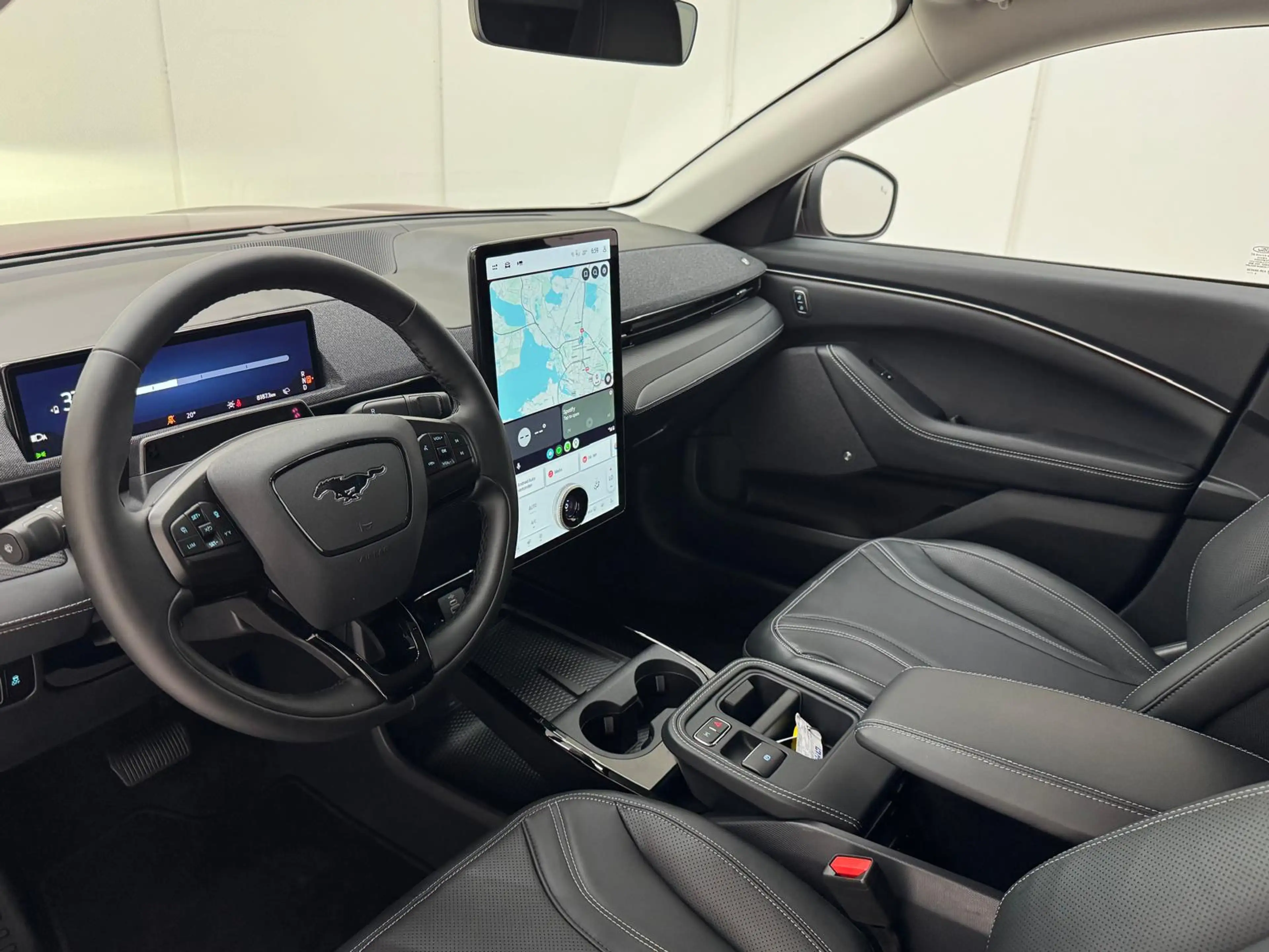 Ford Mustang Mach-E Tech Package RWD 73 kWh 19inch — photo 14