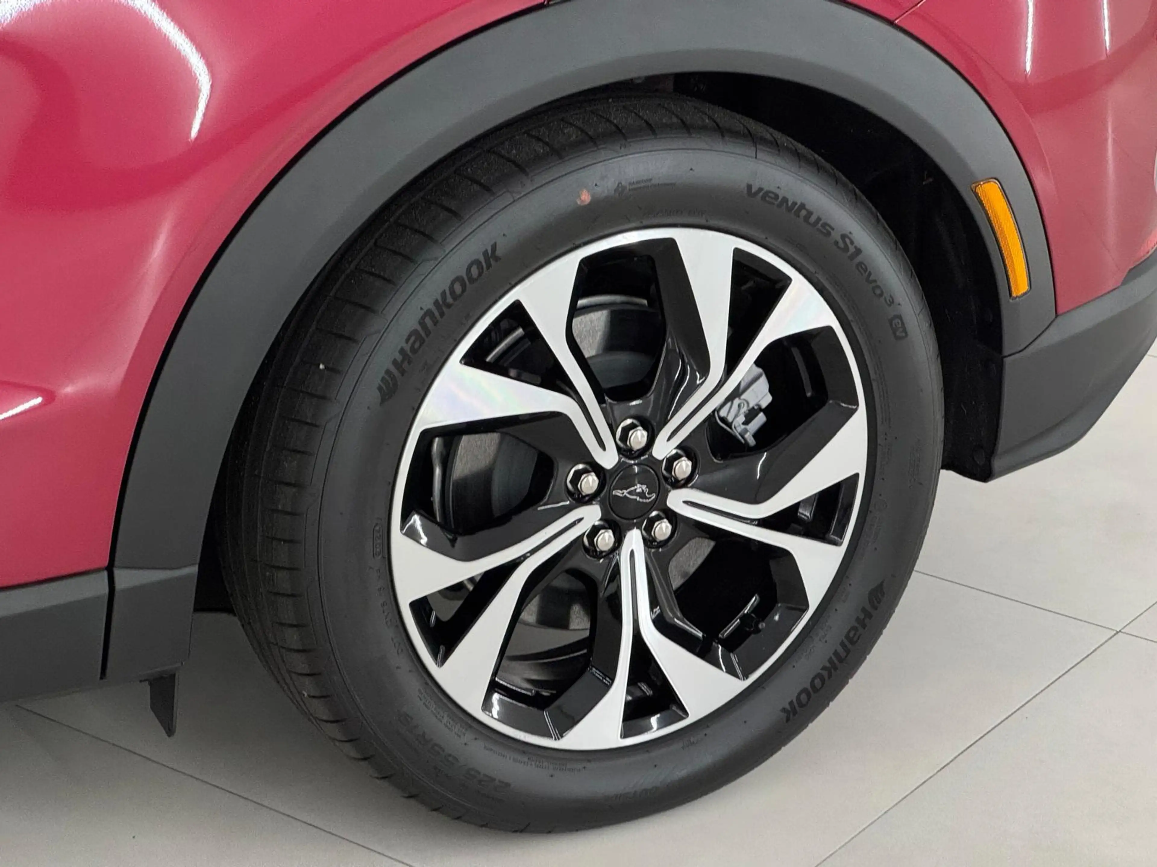 Ford Mustang Mach-E Tech Package RWD 73 kWh 19inch — photo 9