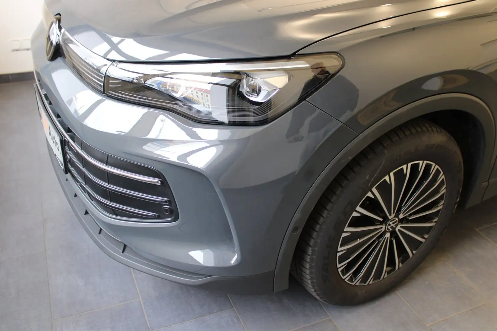 Volkswagen Tiguan Life eTSI DSG Grau - 2