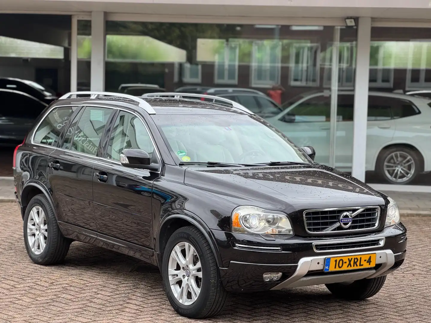 Volvo XC90 2.4 D5 Limited Edition|7 Zits|NAP|Schuifdak|Leer|S Zwart - 1
