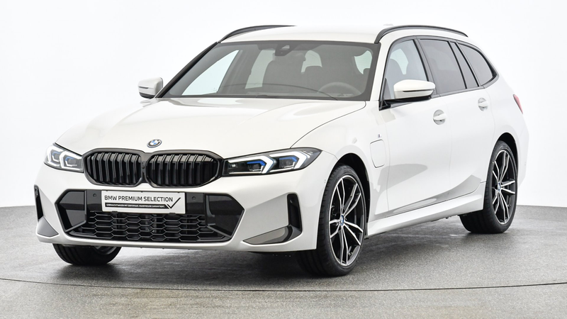 BMW 330 e xDrive — photo 2