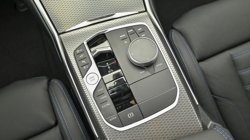 BMW 330 e xDrive — photo 6