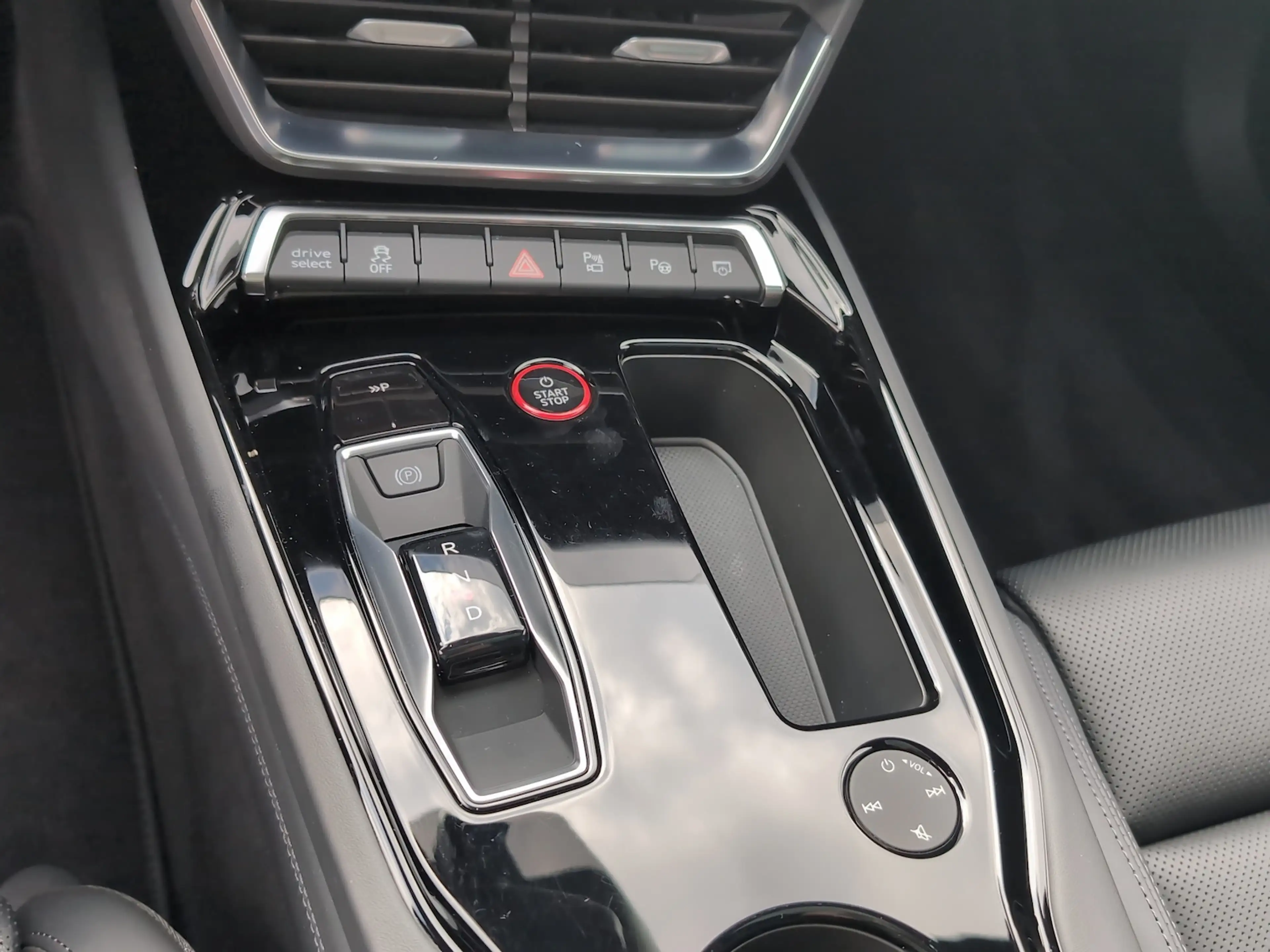 Audi RS e-tron GT Matrix*Allradlenk*HUD*Pano*Luft*B&O — photo 13