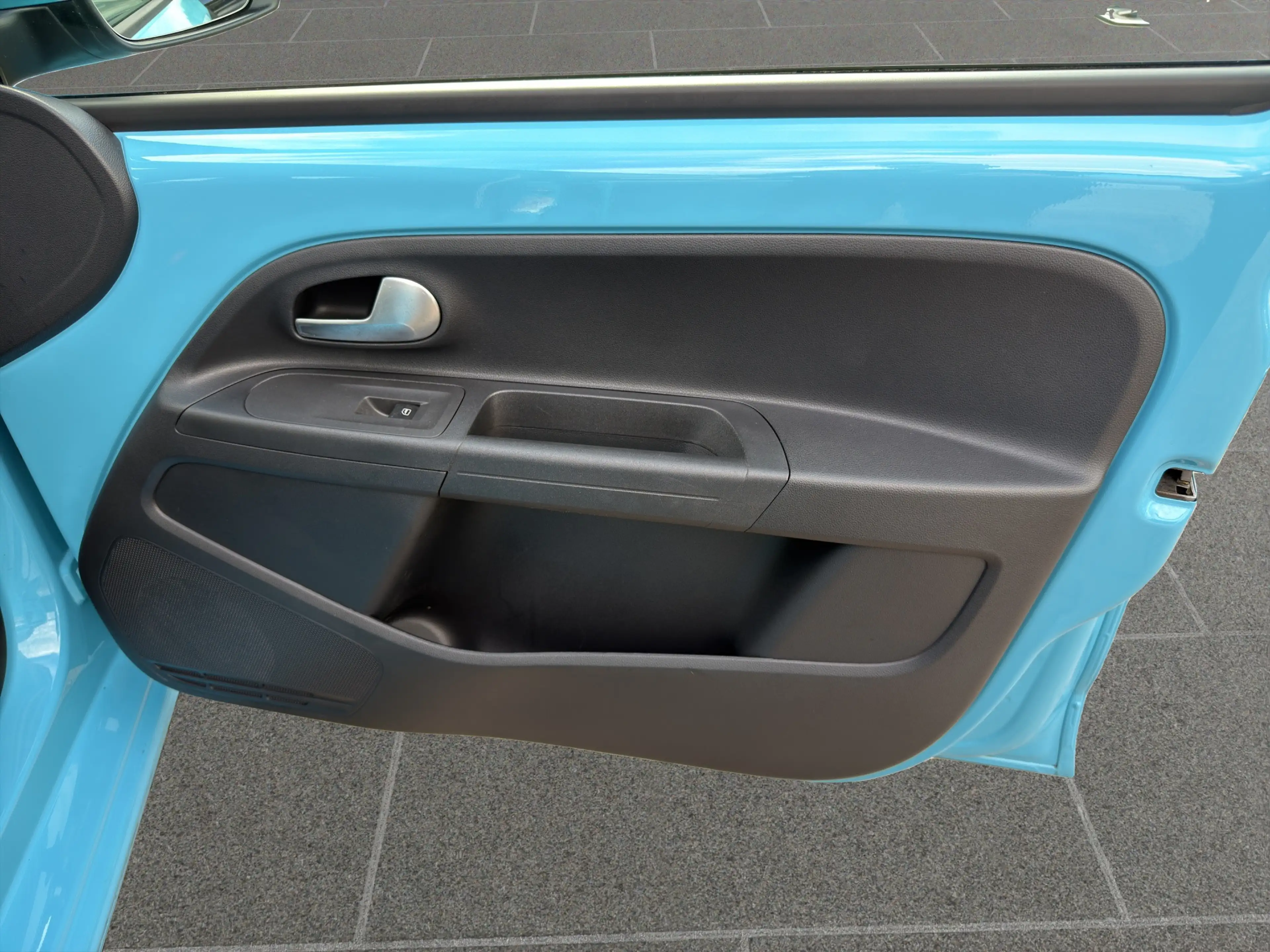 Volkswagen e-up! move! CCS Kamera PDC GRA CompPhone DAB — photo 14