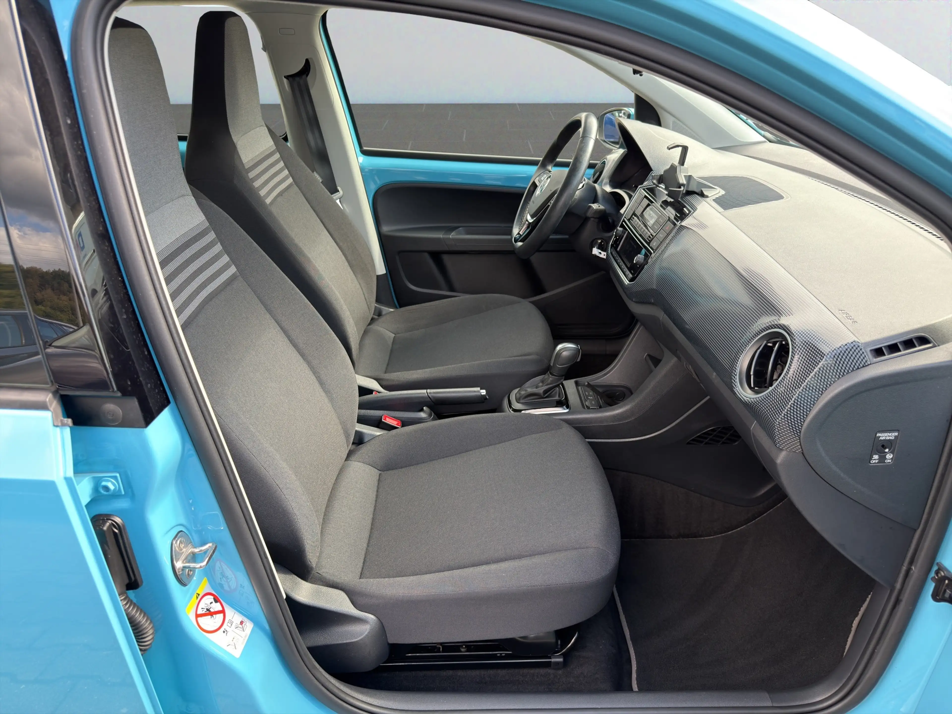 Volkswagen e-up! move! CCS Kamera PDC GRA CompPhone DAB — photo 13