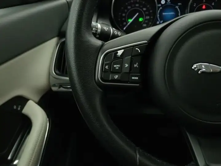 Jaguar E-Pace 2019, foto 17
