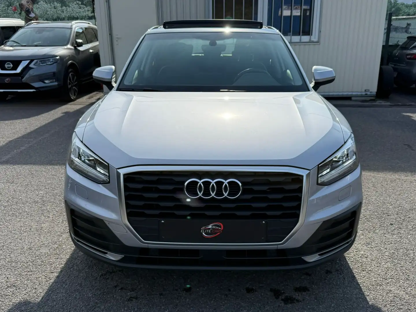 Audi Q2 1.0 TFSI S tronic / TOIT / AUTO / CUIR / LED Grau - 2