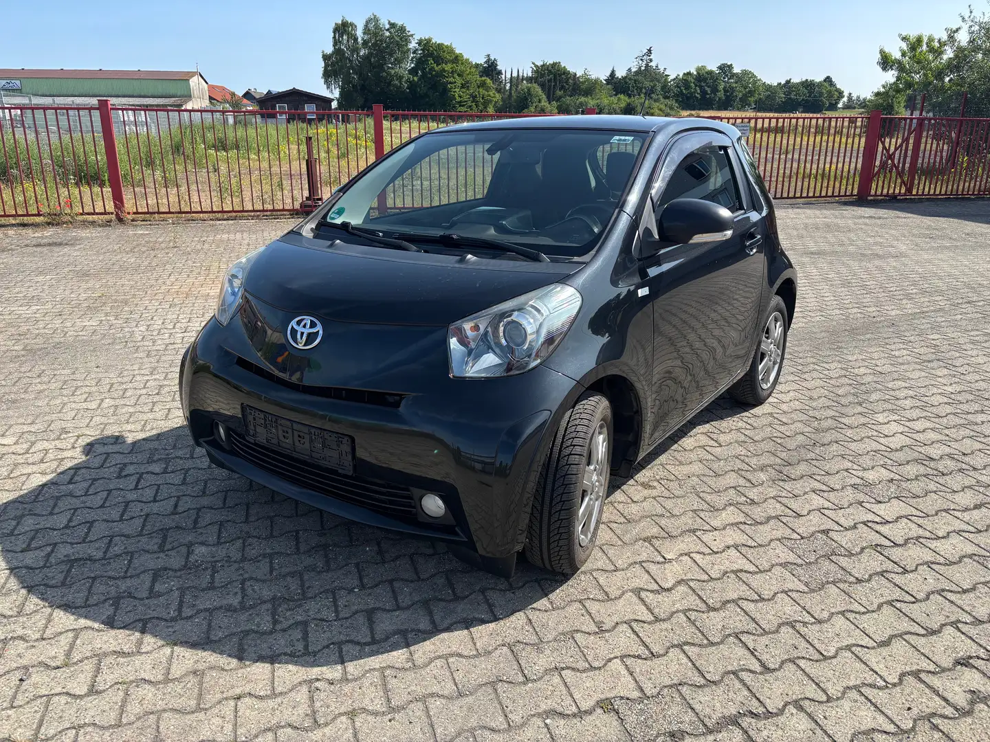 Toyota iQ IQ 1.0 Schwarz - 1