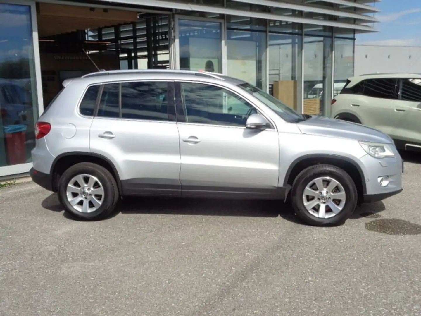 Volkswagen Tiguan Sport & Style 4Motion *TOP Zustand Silber - 2