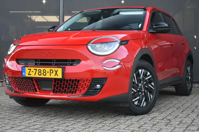 Fiat 600e RED 54kWh 3 Fase 156pk 96%SOH! | Navigatie by App