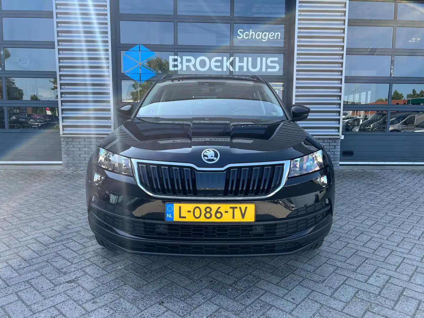 Skoda Karoq 1.0 TSI 110 pk Business Edition | Apple Carplay/An Zwart - 2