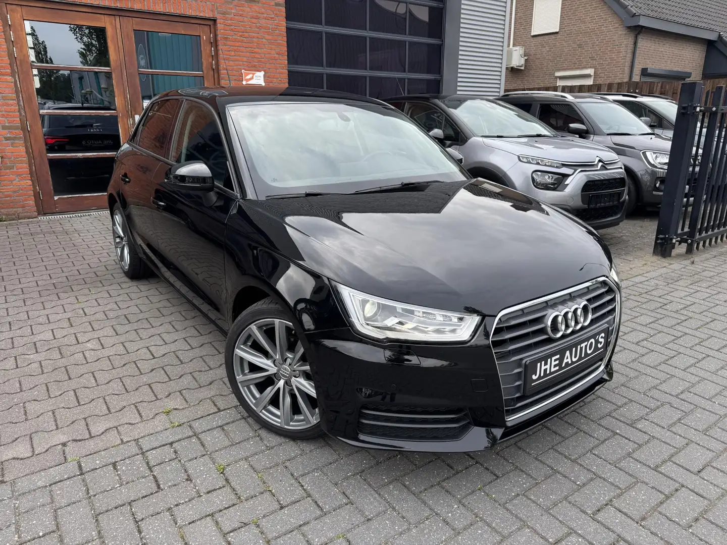 Audi A1 Sportback 1.0 TFSI Sport S line Edition Zwart - 2