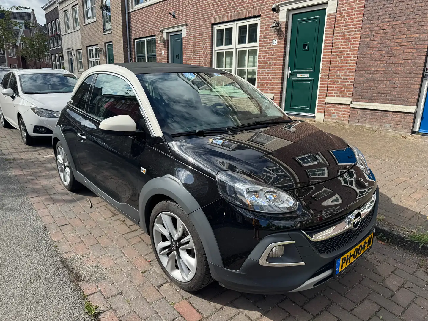 Opel Adam Adam 1.0 T Rocks Onl. Edition Zwart - 1