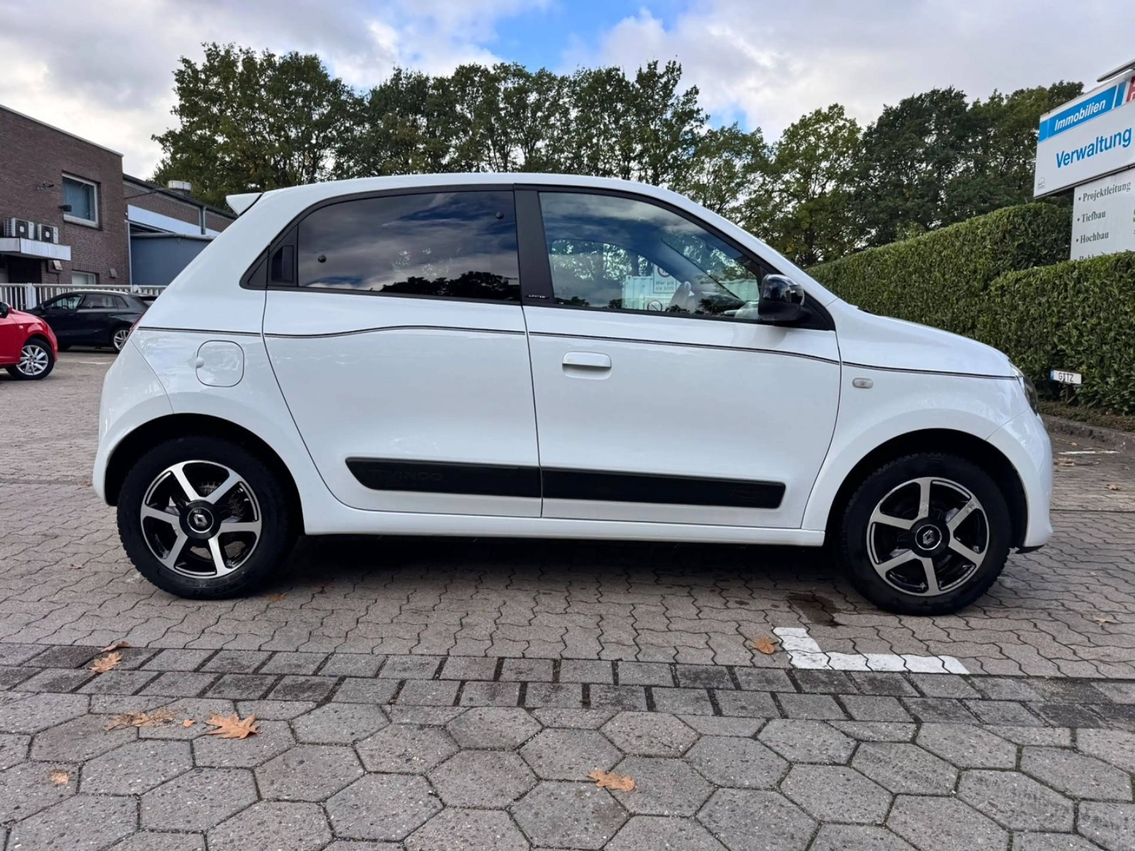 Renault Twingo TWINGO LIMITED SITZHEIZUNG ALU ALLWETTER 2.HAND — photo 8
