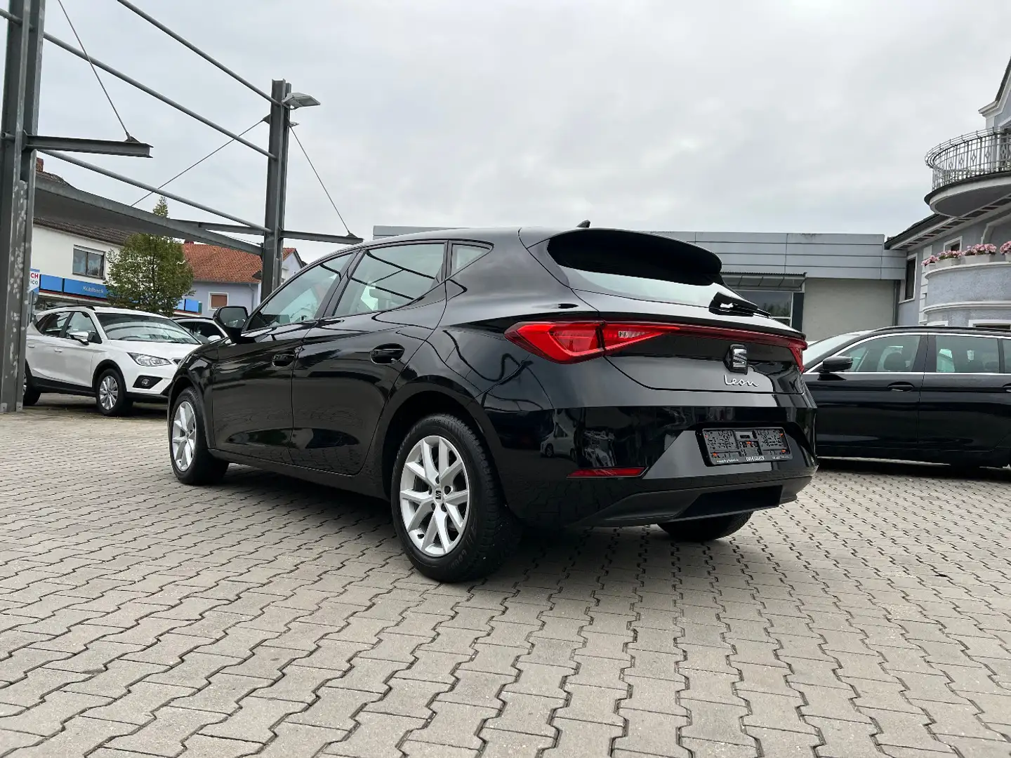SEAT Leon 1.0 TSI Reference *LED Klimaauto Alu PDC* Schwarz - 2
