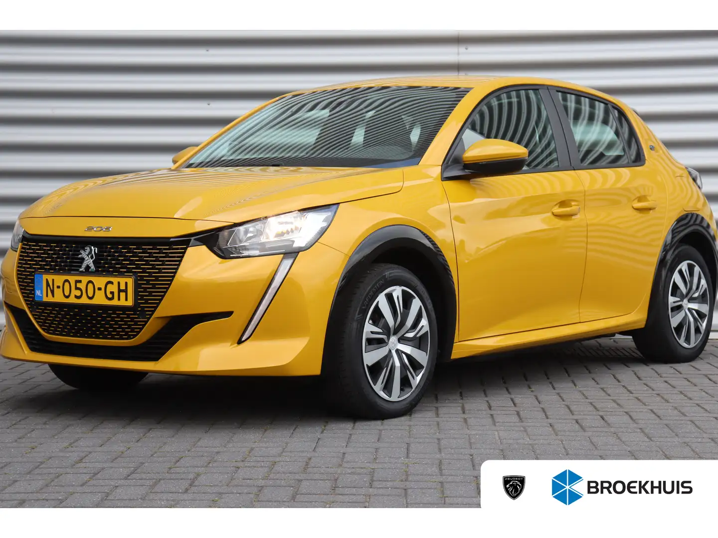 Peugeot e-208 EV 136PK ACTIVE PACK AUTOMAAT / NAVI / CLIMA / LED Jaune - 1