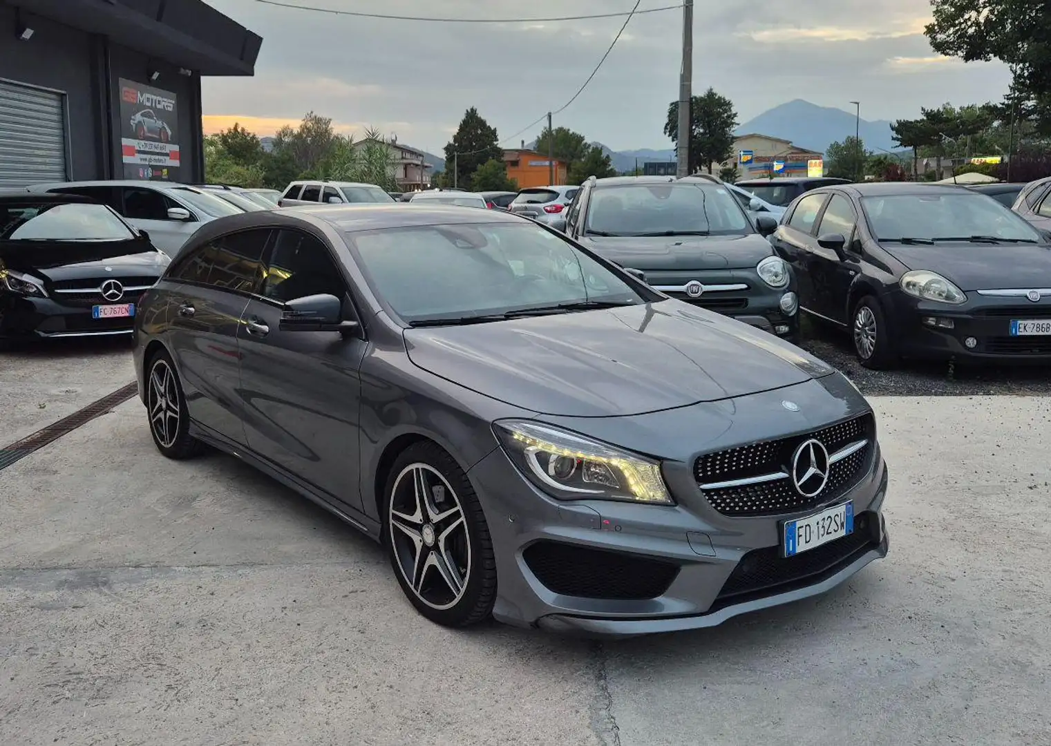 Mercedes-Benz CLA 220 d S.W. Aut. Premium Dark Night Bianco - 2