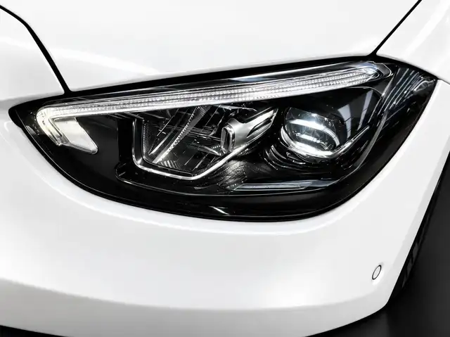 Mercedes-Benz C-Class view 5