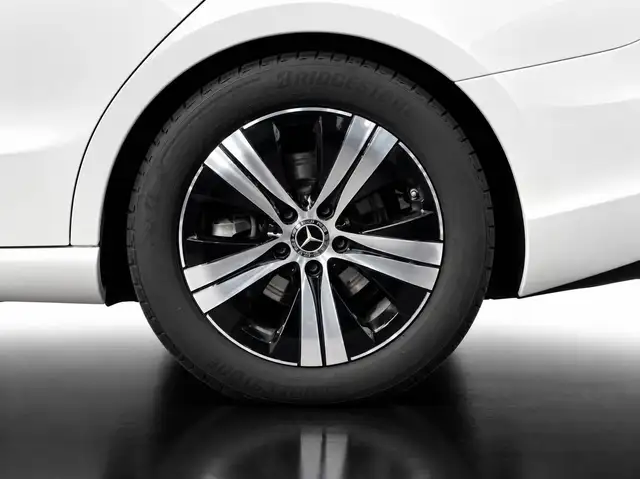 Mercedes-Benz C-Class view 6