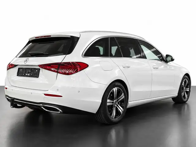 Mercedes-Benz C-Class view 4