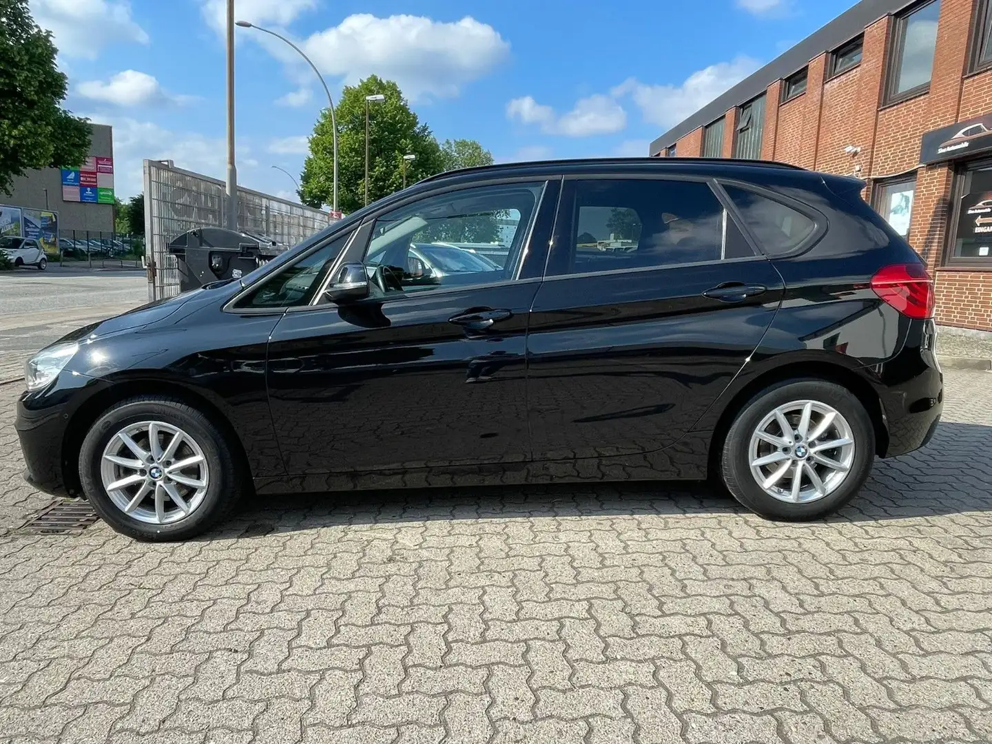 BMW 218 i Advantage *NAVI*LED*PARKASSIST*EU6*EHECKLA Noir - 2