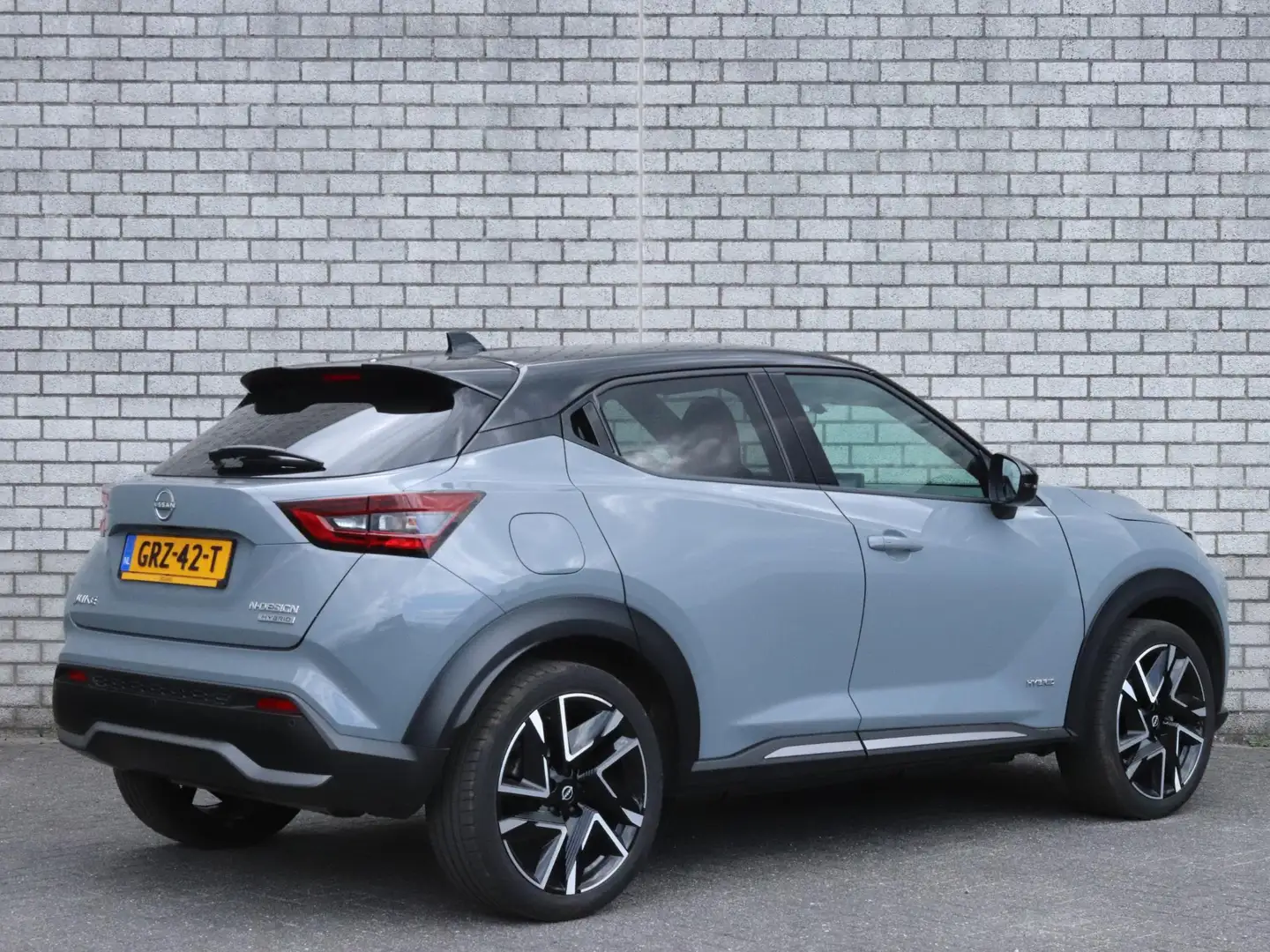 Nissan Juke 1.6 Hybrid N-Design | Achteruitrijcamera | Apple C Grijs - 2