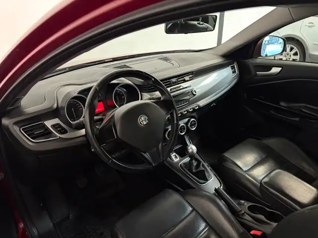 Alfa Romeo Giulietta view 6