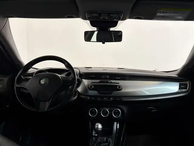 Alfa Romeo Giulietta view 3