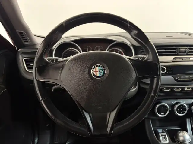 Alfa Romeo Giulietta view 11