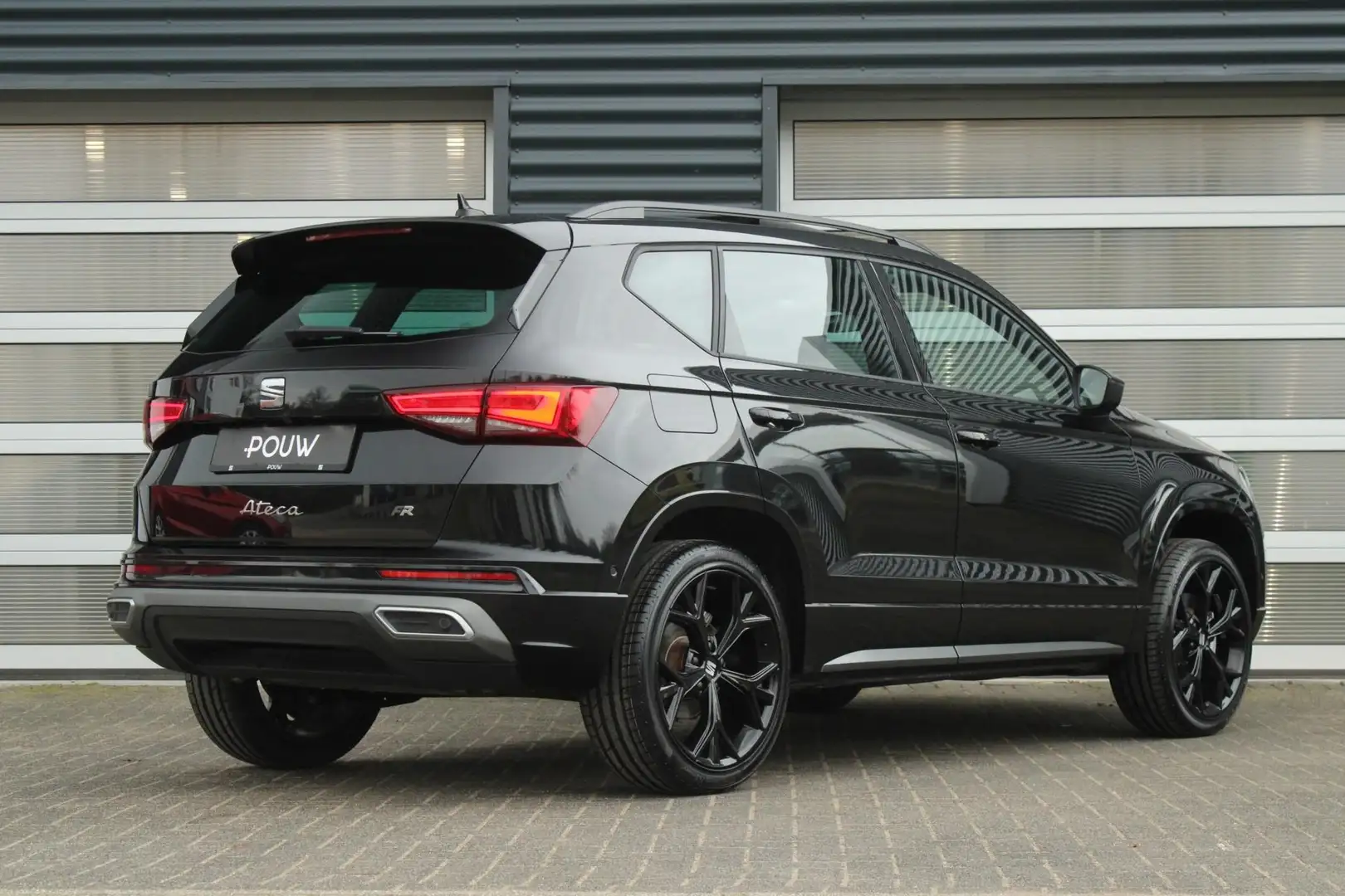 SEAT Ateca 1.5 TSI 150pk DSG FR Business Intense | Panoramada Zwart - 2
