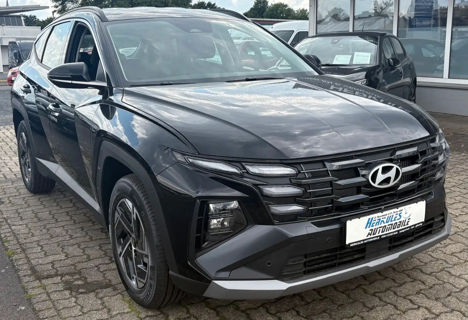 Hyundai TUCSON 1.6 T-GDI Navi/Totwinkelassistent/Shz Noir - 1