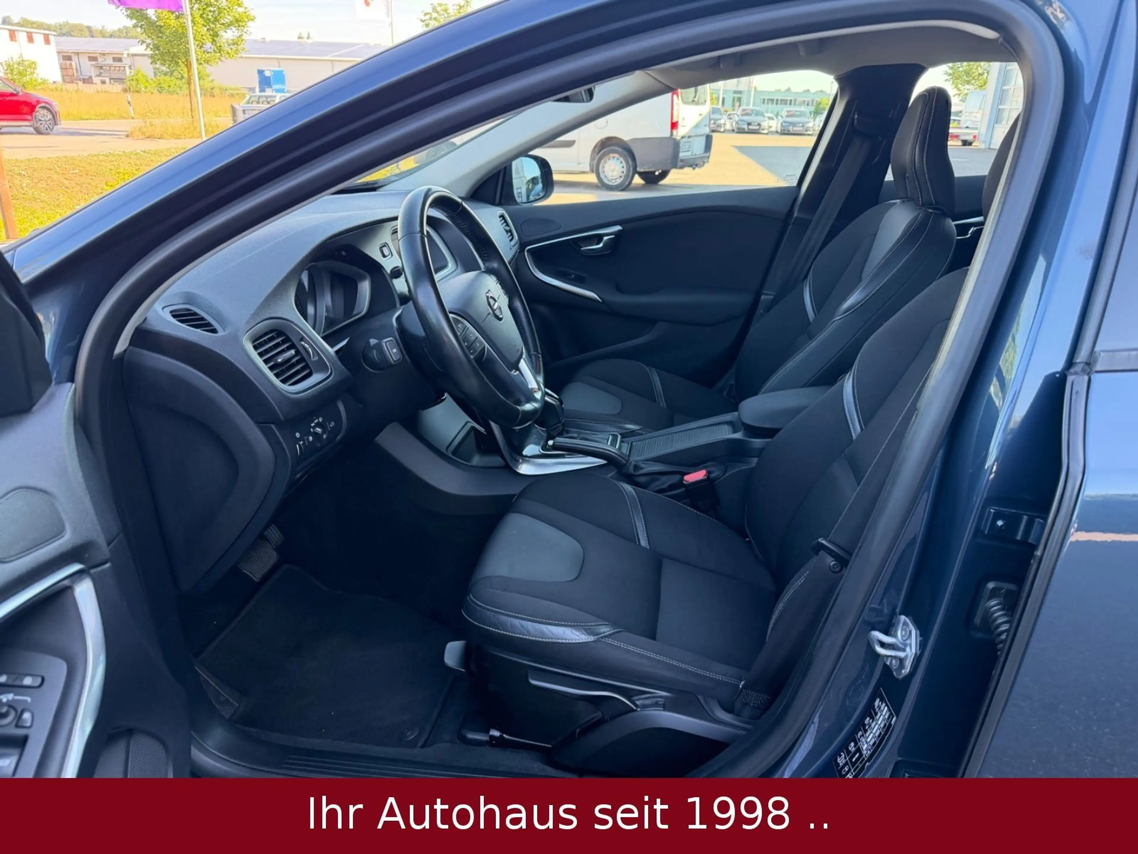 Volvo V40 D3 2.0 Momentum Automatik *LED/KAMERA/SENUS* — photo 11