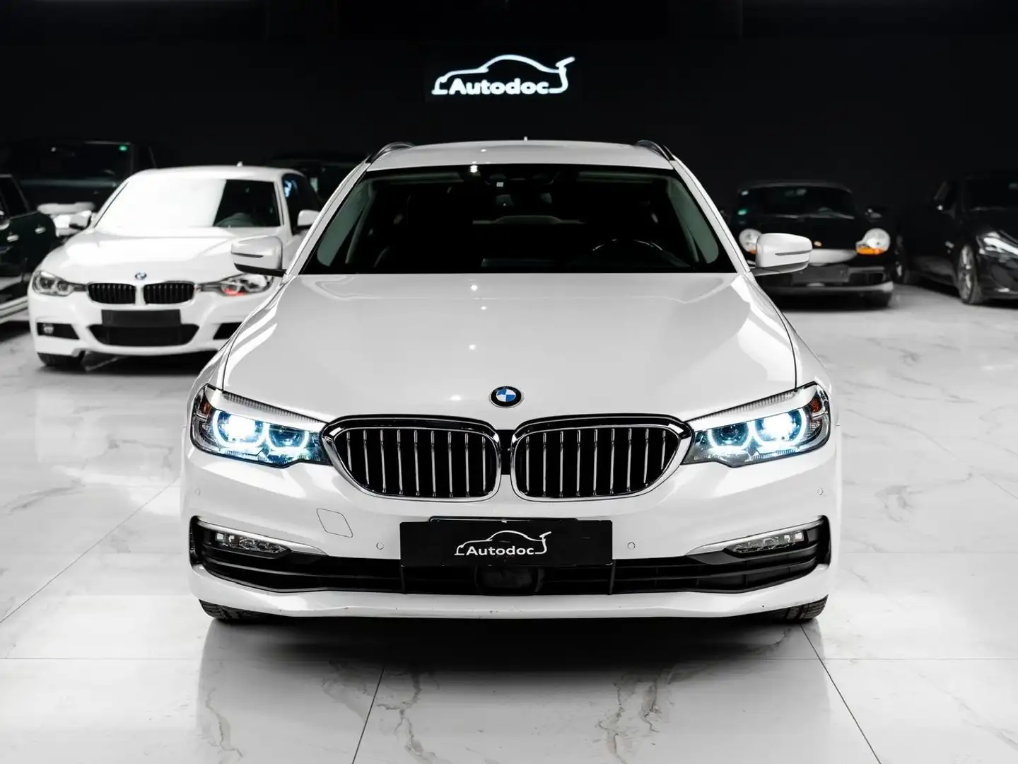 BMW 520 G31 520d Luxury auto TAGLIANDI BMW BIANCO PERLA - 2