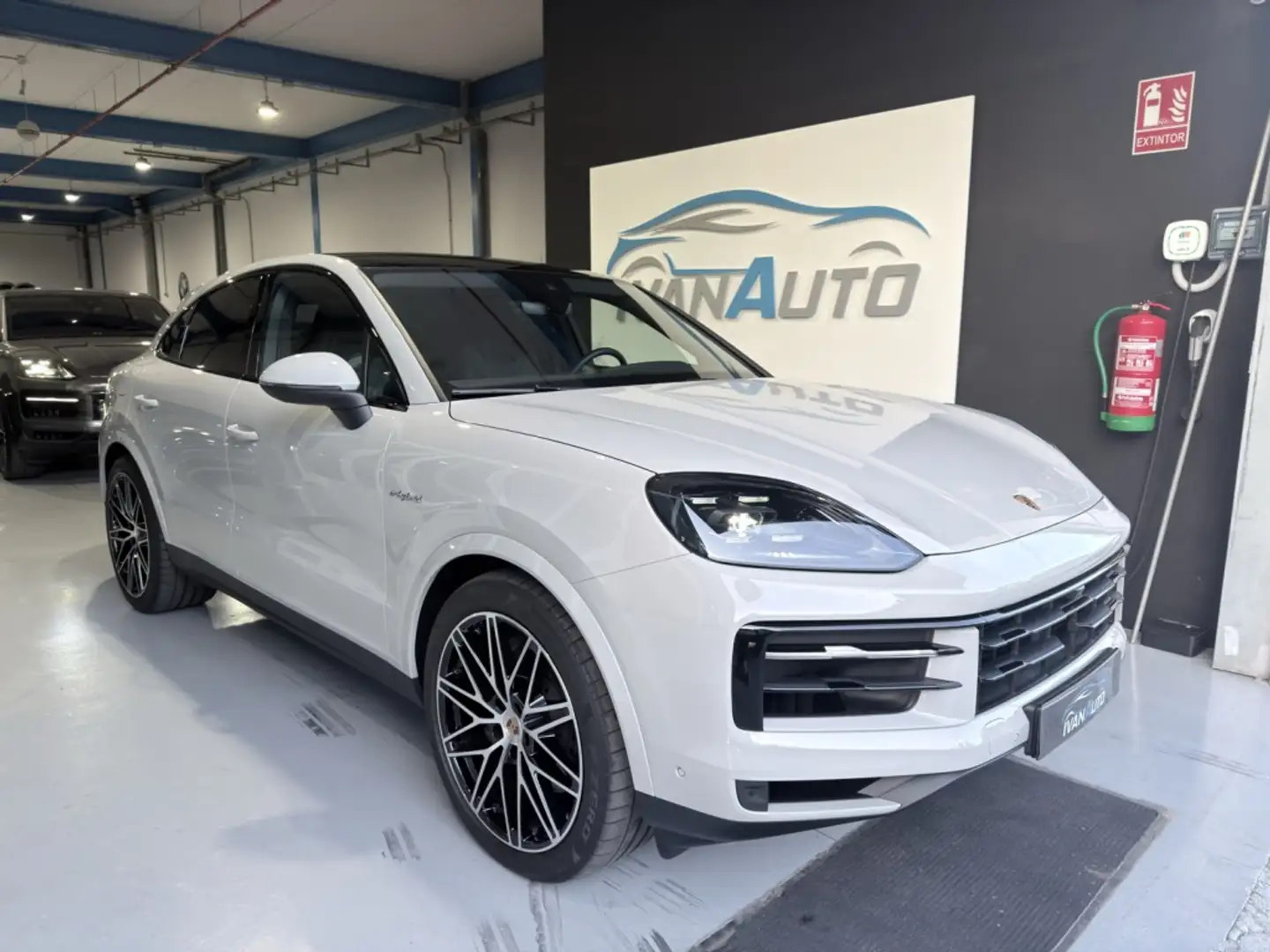 Porsche Cayenne Coupé E-Hybrid Aut. Beige - 1