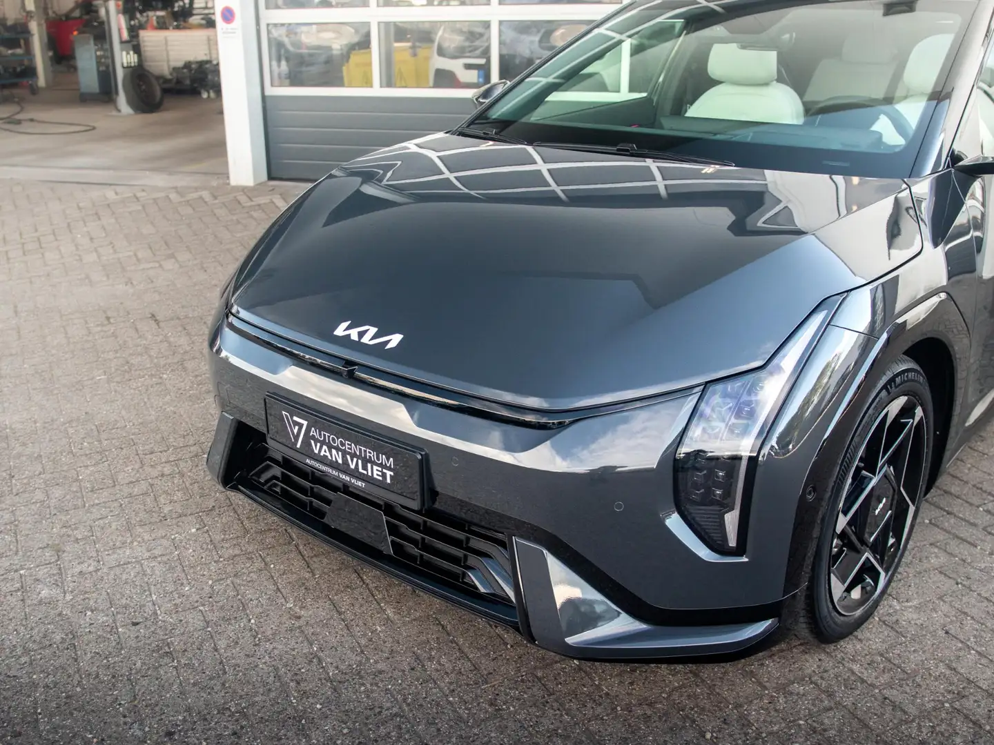 Kia EV4 Hatchback GT-PlusLine 81.4 kWh | Direct leverbaar! Gris - 2