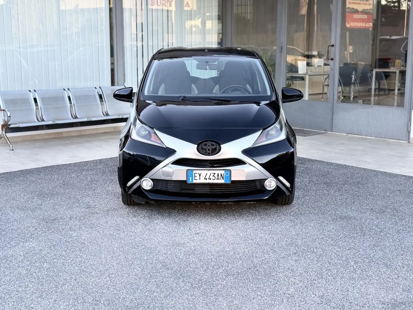 Toyota Aygo 1.0 Benzina 69CV E5 Neo. Automatica - 2014 Zwart - 2