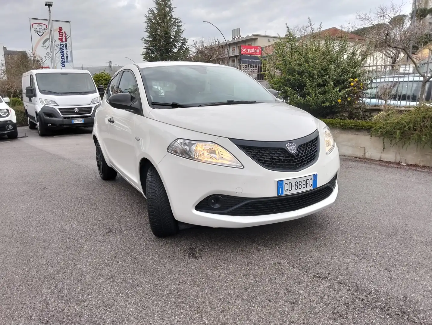 Lancia Ypsilon 1.0 firefly hybrid Silver s Bianco - 1