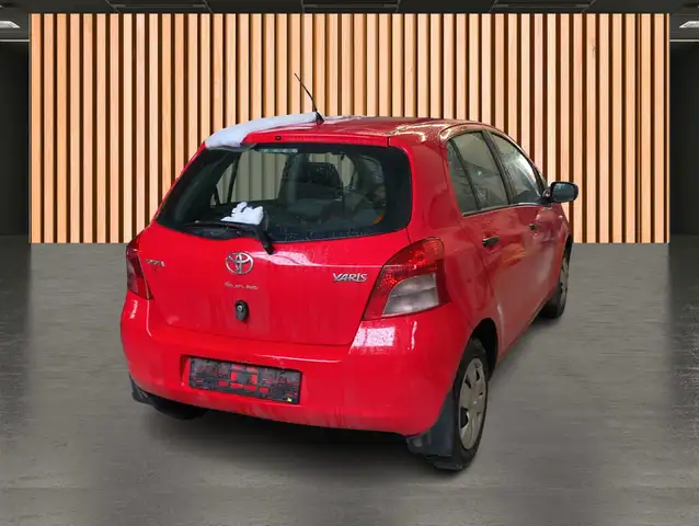 Toyota Yaris view 4