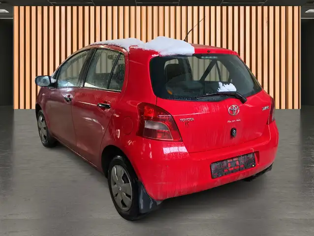 Toyota Yaris view 3