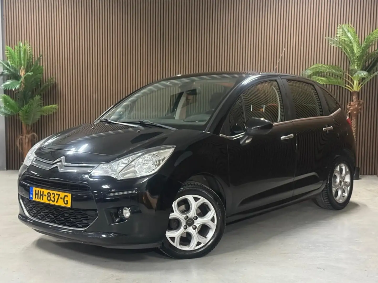 Citroen C3 1.2 PureT Exclusive Zwart - 1