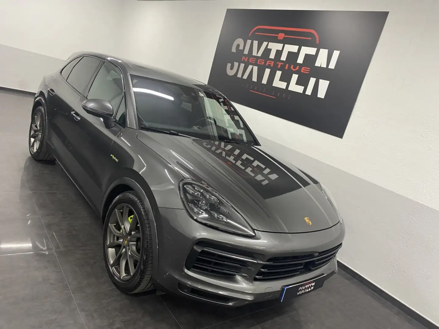 Porsche Cayenne E-Hybrid Aut. Gris - 1