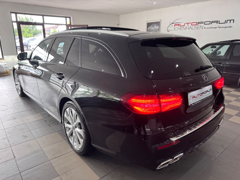 Mercedes-Benz E 220 d T  Amg Line — photo 4