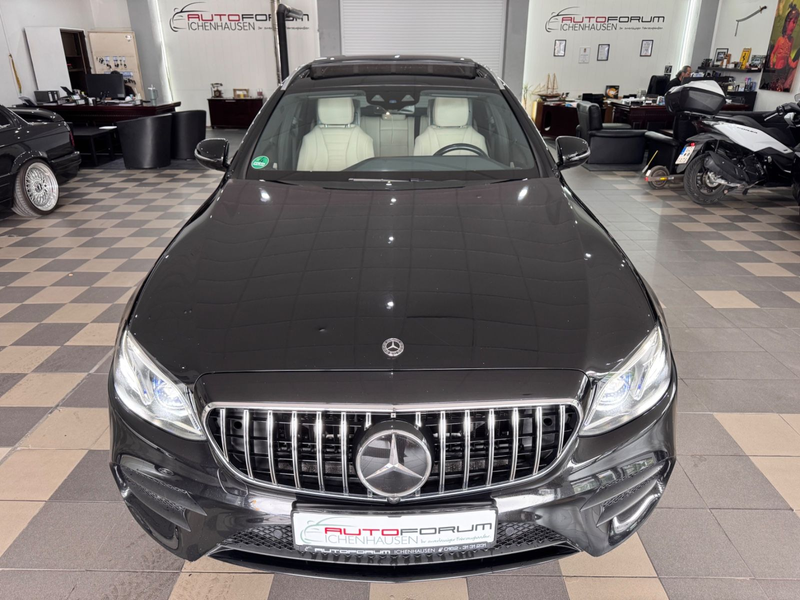 Mercedes-Benz E 220 d T  Amg Line — photo 11